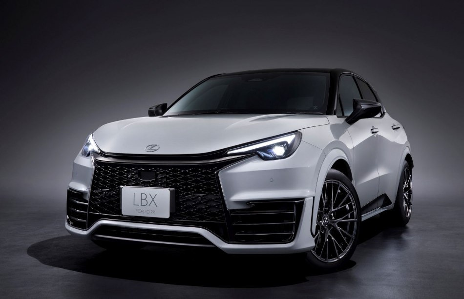 Lexus LBX 2025 -koeajo: Kompakti crossover premium-tuntumalla
