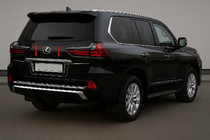 Lexus LX570/450d 2008–2022 Rekisterikilven yläpuolinen lista BlackEdition (2016+) kuva 1