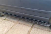 Volkswagen T5 Caravelle 2004–2010 Sivuportaat X5-tyyppi, musta (2 kpl, alumiini) Lyhyt akseliväli kuva 3