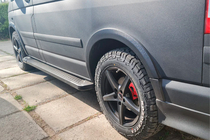 Volkswagen T5 Caravelle 2004–2010 Sivuportaat X5-tyyppi, musta (2 kpl, alumiini) Lyhyt akseliväli kuva 4