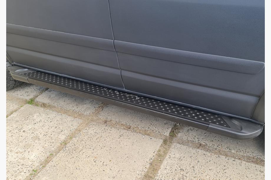Volkswagen T5 Multivan 2003–2010 Sivuportaat X5-tyyppi, musta (2 kpl, alumiini) Image