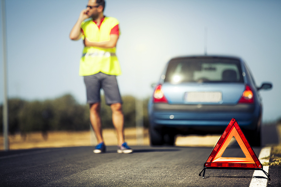 Auto hajosi matkalla: vaiheittaiset ohjeet, mitä tehdä