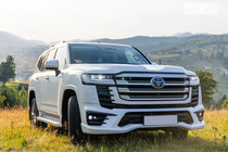 Toyota Land Cruiser 300 2021– Etupuskurin lipa GXR Valkoinen väri kuva 2