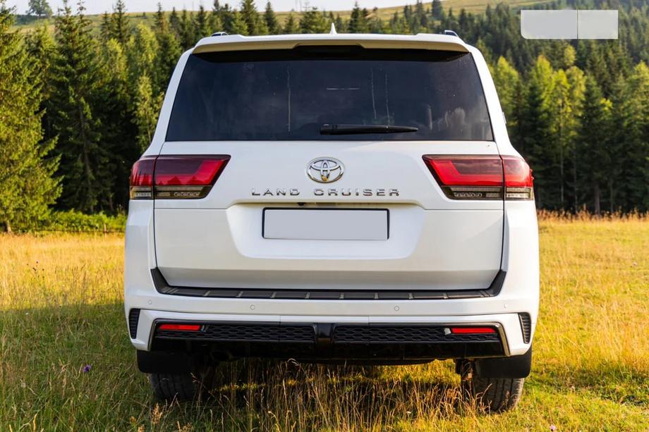 Toyota Land Cruiser 300 2021– Takapuskurin diffuusori GXR Valkoinen väri Image