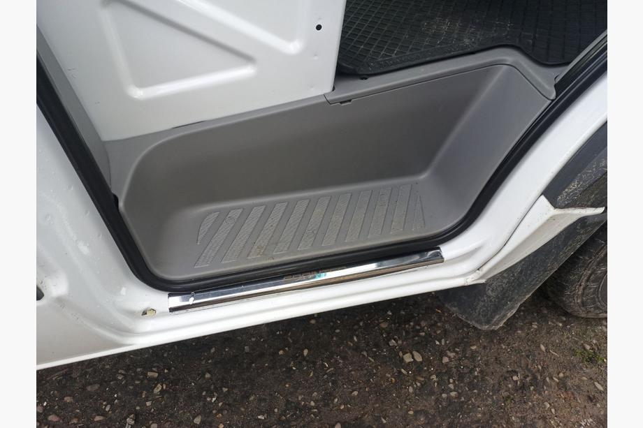 Mercedes Sprinter W906 2006–2018 VIP-tyyliset kromatut kynnyslistat (2 kpl, terästä) Image
