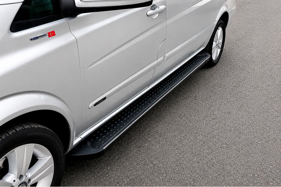 Mercedes Viano 2004–2014 X5-tyyppiset sivuastinlaudat Black (2 kpl, alumiini) Image
