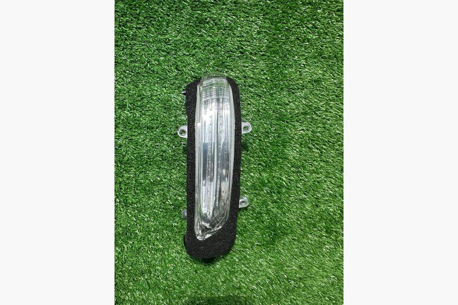 Toyota Land Cruiser 200 2007–2021 Peilin vilkku (2012-2016, 1 kpl) Vasen Image