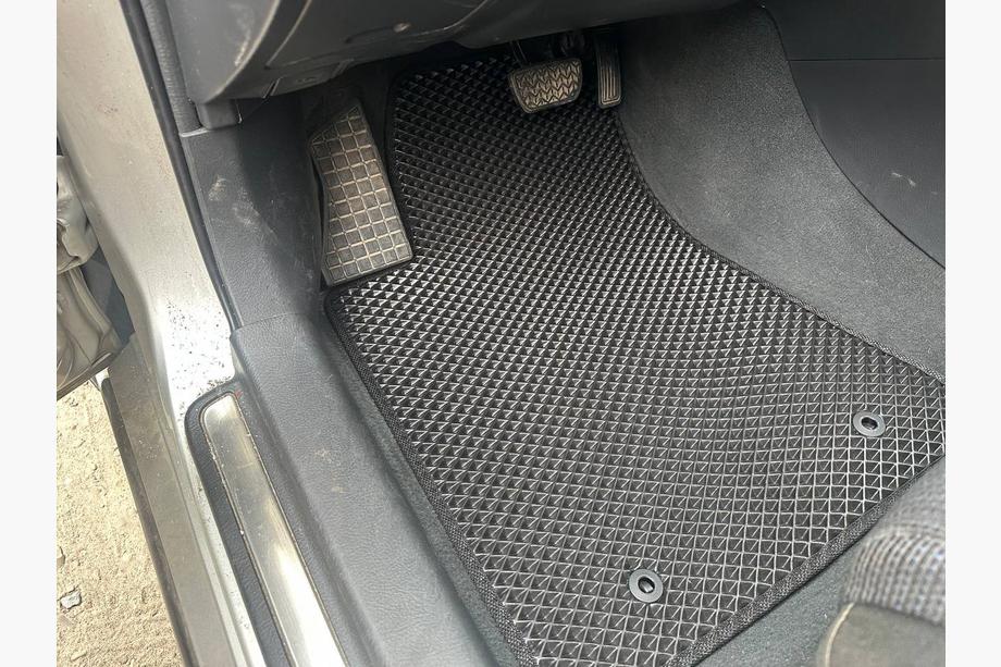 Toyota Avensis 2003–2009 EVA-lattiamatot V-2 (mustat) Image