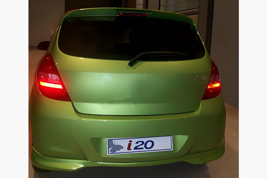 Hyundai I-20 2008–2012 Takapuskurin aladiffuusori (maalattava) Image