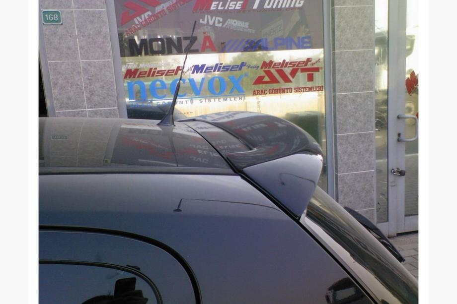 Opel Astra H 2004–2013 Takspoileri HB (maalattavaksi) Image