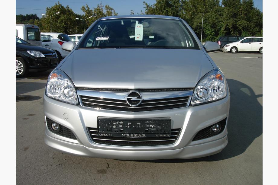 Opel Astra H 2004–2013 Etupuskurin alalippa Sedan (maalattavaksi) Image