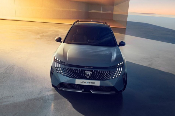 Peugeot e-5008 2024: sähköisen 7-paikkaisen SUV:n koeajo