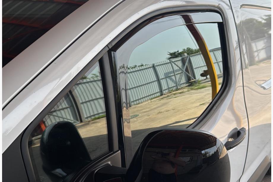 Peugeot Partner/Rifter 2019– Ikkunatuulisuojat, upotettavat Niken Luxury (2 kpl) Image