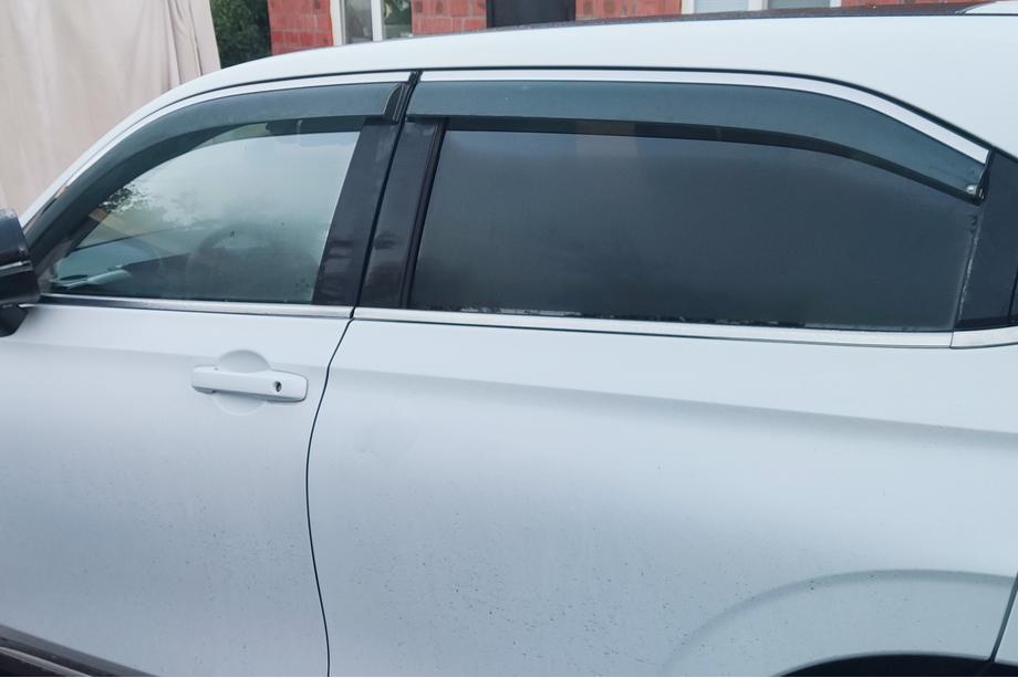 Honda eNS1 2022– Sivulasien tuuliohjaimet kromilistalla Niken Luxury (EU/Asia, 4 kpl) Kuva 4