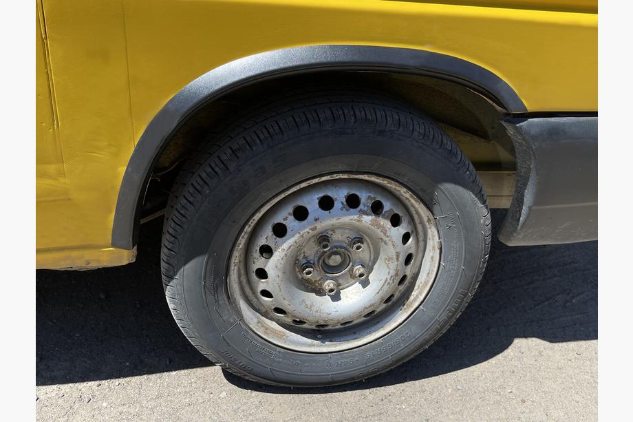 Volkswagen T4 Transporter 1990–2003 Lokasuojan kaarilevikkeet (4 kpl, mustat) Muovi Image
