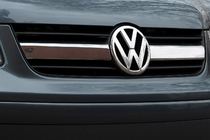 Volkswagen T5 Transporter 2003–2010 Keskiritilän listat (2 kpl, ruostumaton teräs) Carmos - turkkilainen teräs kuva 1
