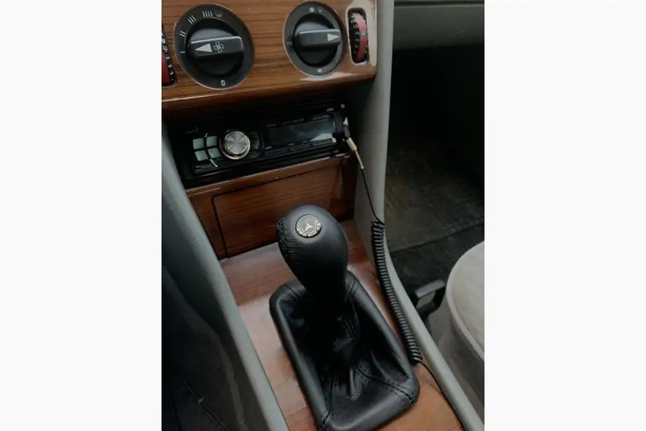 Mercedes E-class W124 1984–1997 Nahkainen vaihdekepin suojapussi ja vaihdenuppi Image