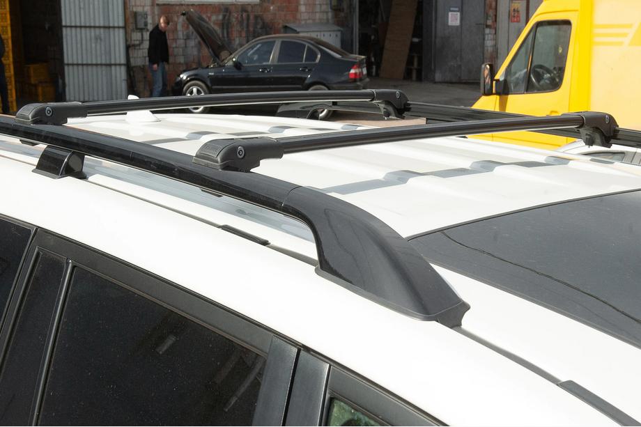 Kia Carnival 2021– Lukittavat WingBar V1 -kattotelineen poikkipalkit normaaleihin kattokaiteisiin (2 kpl) Kuva 5