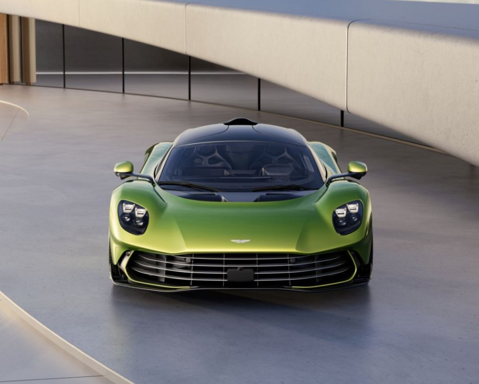 Aston Martin Valhalla: hybridihyperauton katsaus