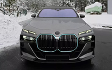 BMW 7-sarja G70/G71 2022– Etumerkki MNSR (hiilikuitu) kuva 2