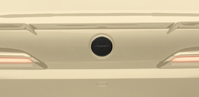 BMW 7-sarja G70/G71 2022– Takaembleemi MNSR (hiilikuitu) kuva 1