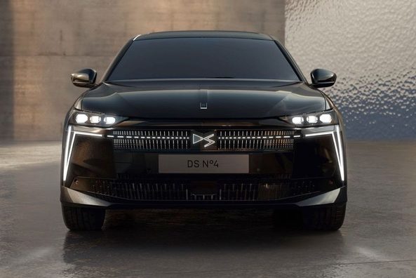 Koeajo: DS N°4 E-Tense 2025 – uudistunut premium-hatchback