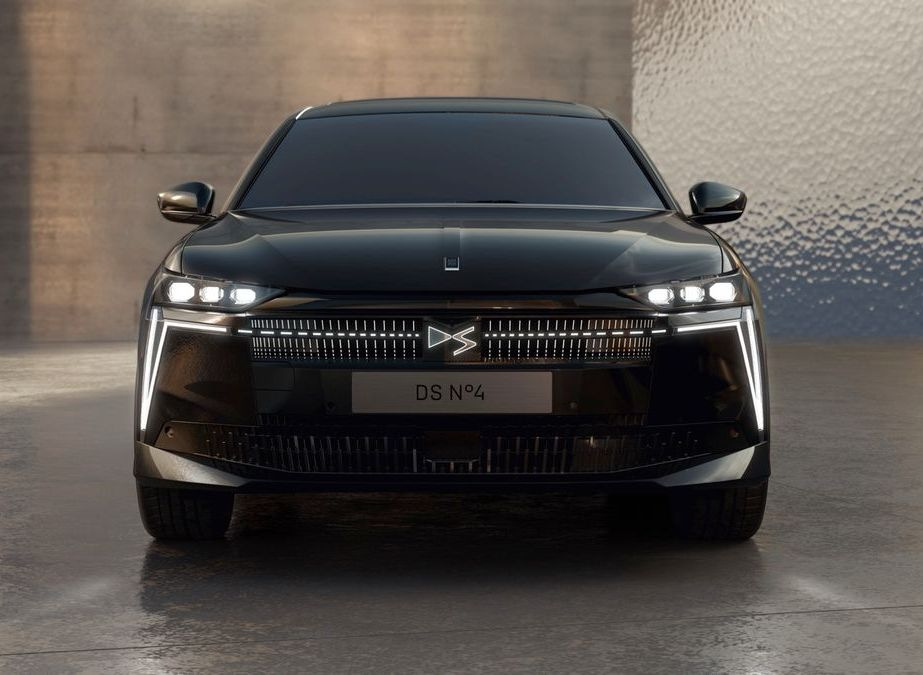 Koeajo: DS N°4 E-Tense 2025 – uudistunut premium-hatchback