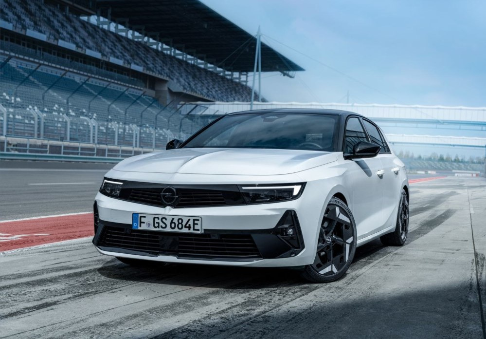 Opel Astra L GSe: Urheilullinen hybridi-hatchback