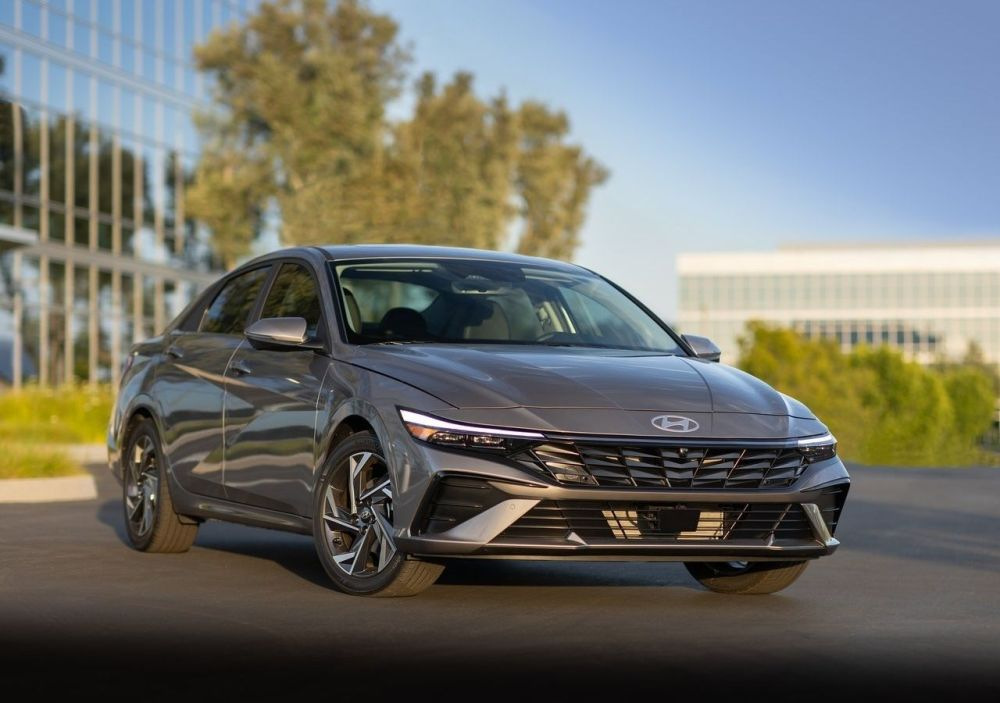 Uudistettu Hyundai Elantra VII -sukupolvi: tuore katse sedaniin