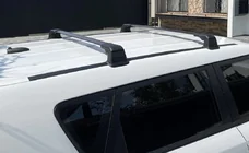 Mazda 6 2008–2012 Kattotelineen poikkitangot kiinteisiin kiinnityspisteisiin, lukittavat Wingbar V3 (2 kpl) kuva 1