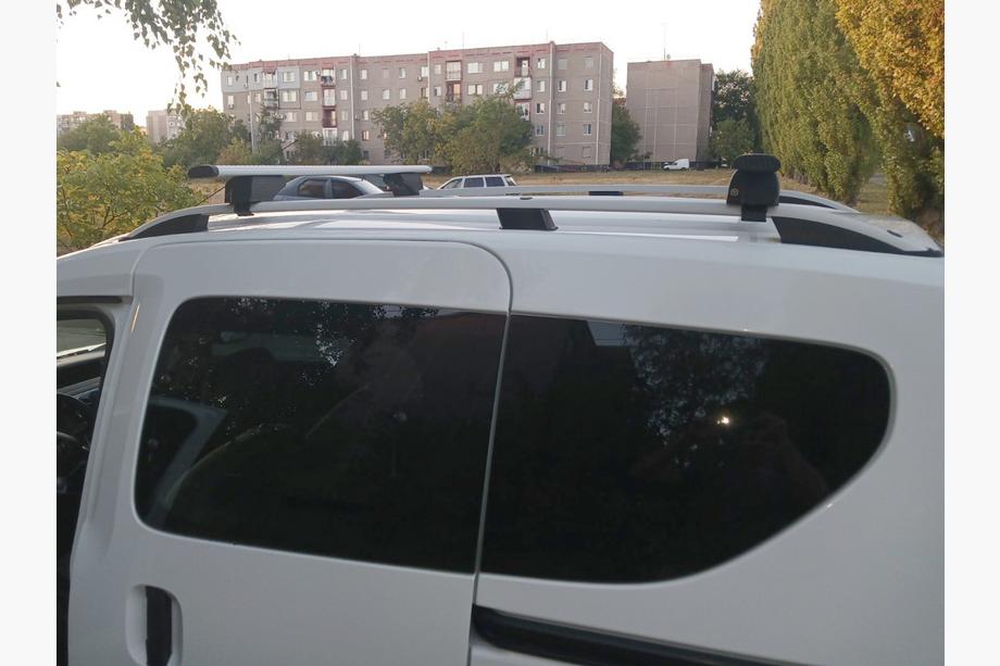 Dacia Dokker 2013–2022 Kattotelineen poikkitangot vakiokattokaiteisiin, lukittavat Wizard V1 (2 kpl) 135 cm, Musta Kuva 2