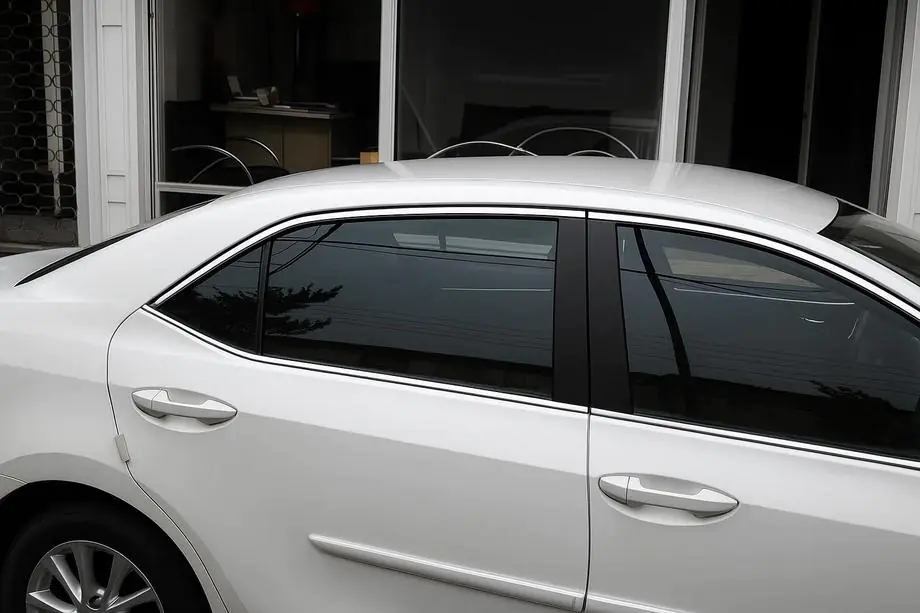 Toyota Corolla 2013–2019 Ovien yläreunan listat (4 kpl, ruostumaton teräs) Image