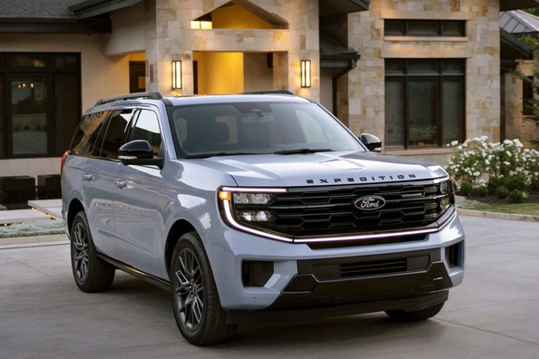Ford Expedition V 2025 -koeajo: iso SUV suuriin tehtäviin Kuva 1