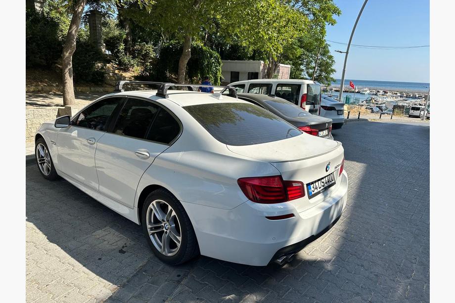 BMW 5-sarja F10/F11 2010–2016 Kattotelineen poikkitangot alkuperäisiin kiinnityspisteisiin Ecem V3 (2 kpl) Harmaa, 110 cm Kuva 7