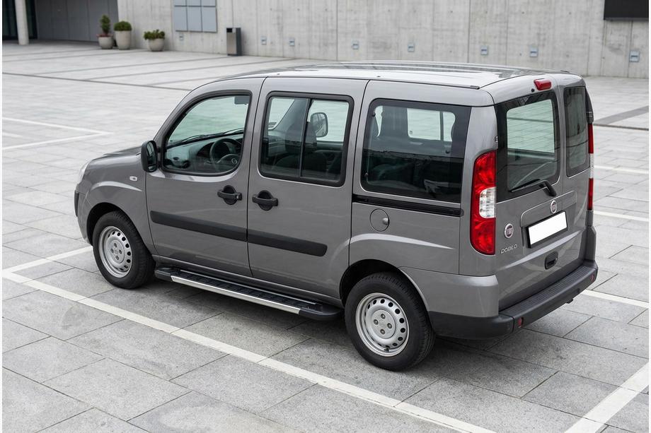 Fiat Doblo I 2005–2010 RedLine V1 sivuportaat (2 kpl, alumiini) Maxi-alusta Image