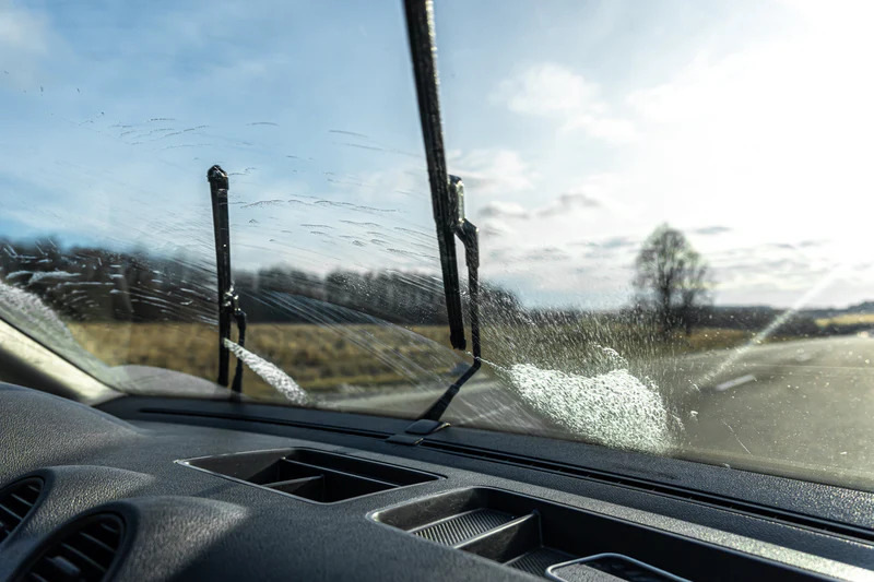 Miksi auton pyyhkijät vinkuvat ja miten sen korjaat