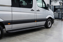 Mercedes Sprinter W906 2006–2018 Sivuporrast Bosphorus Black (2 kpl, alumiini) Pitkä / Erittäin pitkä kuva 1