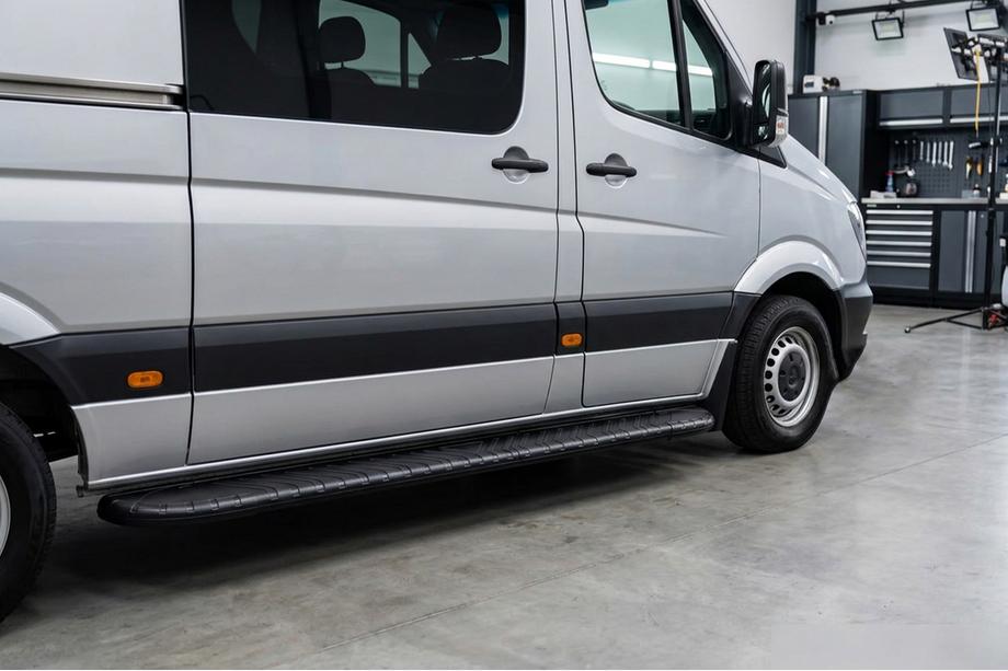 Mercedes Sprinter W906 2006–2018 Sivuporrast Bosphorus Black (2 kpl, alumiini) Pitkä / Erittäin pitkä Image