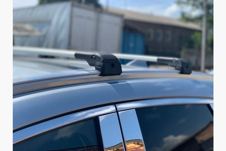 Peugeot Partner/Rifter 2019– Kattotelineen poikkitangot integroiduille kattokaiteille Wingbar V2 (2 kpl) Harmaa Image