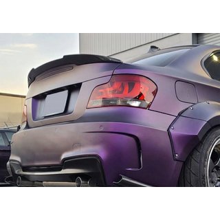 M4-Style takaspoileri (E82, musta kiiltävä)