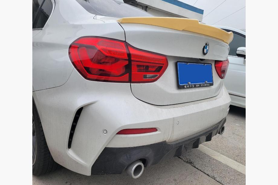 BMW 1-sarja F20/F21 2011–2019 M4-Style-spoileri (F52, kiiltävän musta) Image
