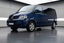 Volkswagen T5 Transporter 2003–2010 Maydos V1 sivuportaat (2 kpl, alumiini ↗ ruostumaton teräs) Lyhyt akseliväli kuva 1