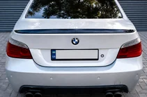 BMW 5-sarja E60/E61 2003–2010 M5-tyylinen spoileri (kiiltävä musta) kuva 6