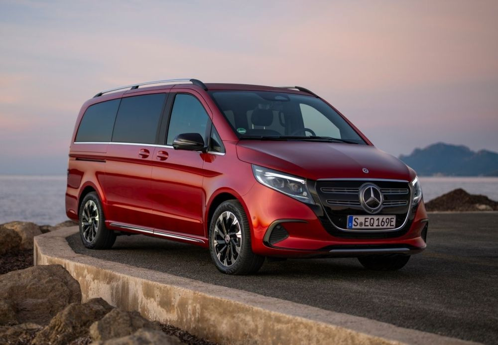 Mercedes-Benz EQV 2024 koeajo: ylellinen sähköauto perheelle