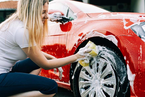 Näin vältät auton vaurioitumisen autopesussa