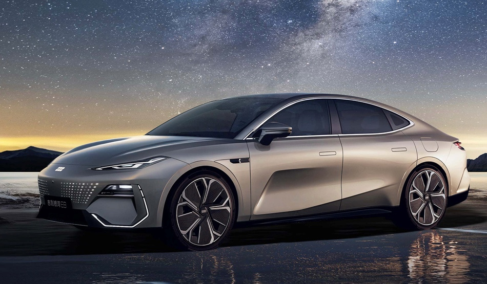 Geely Galaxy E8 -koeajo: tekniikka, varustelu ja kuvat