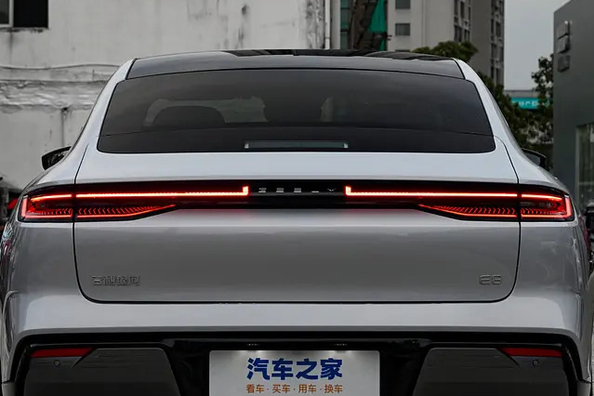 Geely Galaxy E8 -koeajo: tekniikka, varustelu ja kuvat Kuva 4