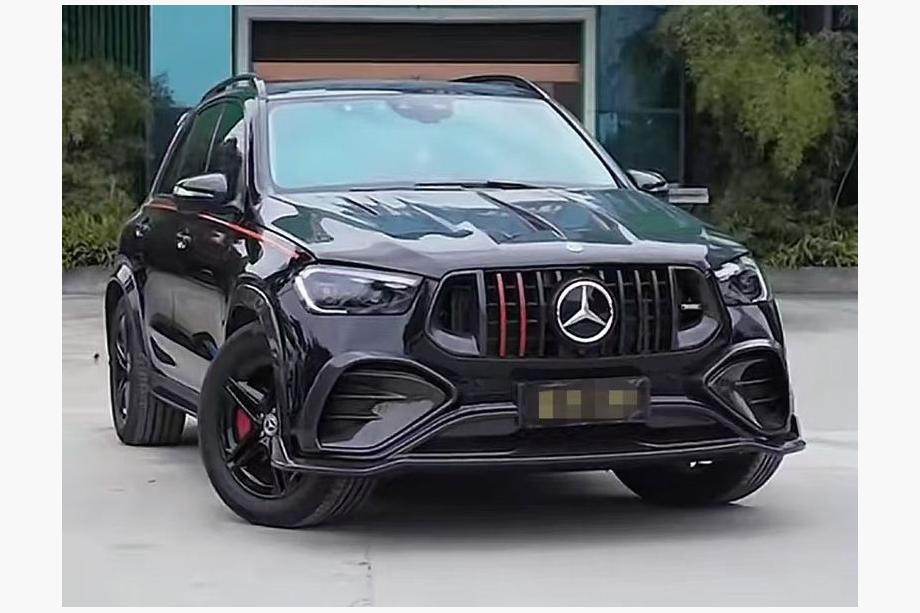 Mercedes GLE W167 2018– Etupuskurin lipat (GLE53/AMG-Line 2023-2026, hiilikuitu) Image