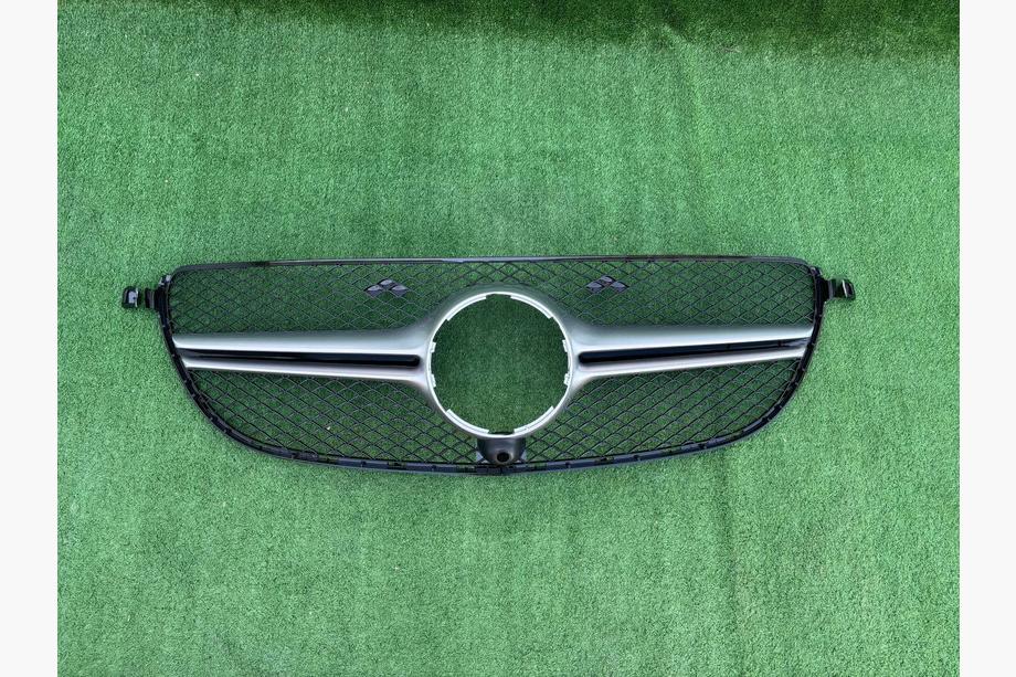 Mercedes GLE/ML class W166 2011–2018 Poistotuote! AMG-tyylinen tuning-säleikkö (GLE63:lle) Image