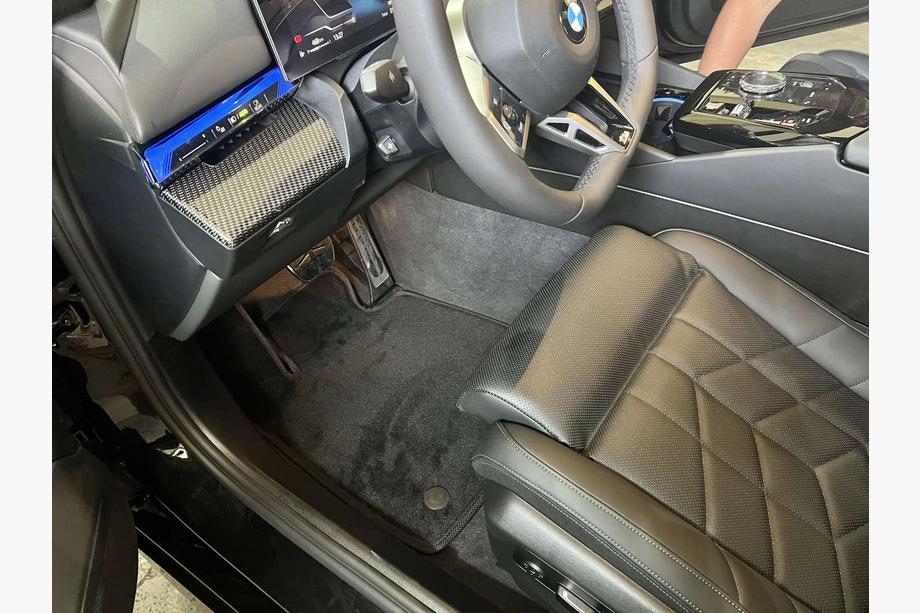 BMW 5/i5 -sarja G60/G60E/G61 2023– Premium-kangasmattosarja (G60/61, musta) Image